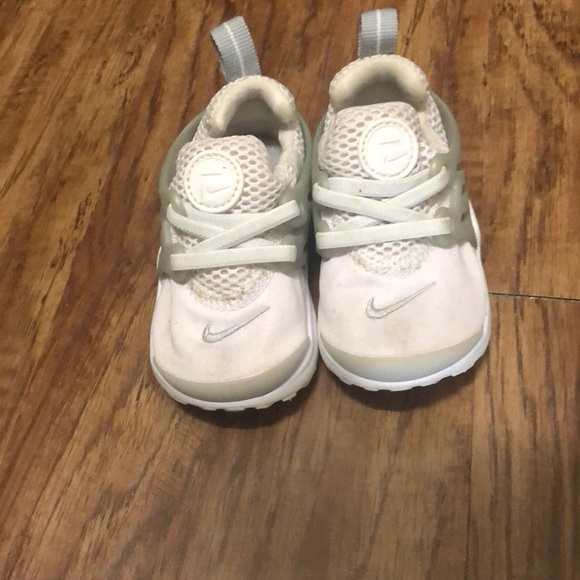 Nike’s - Picture 2 of 5